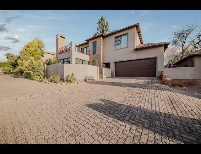 3 BEDROOM TOWNHOUSE FOR SALE IN RUIMSIG COUNTRY ESTATE